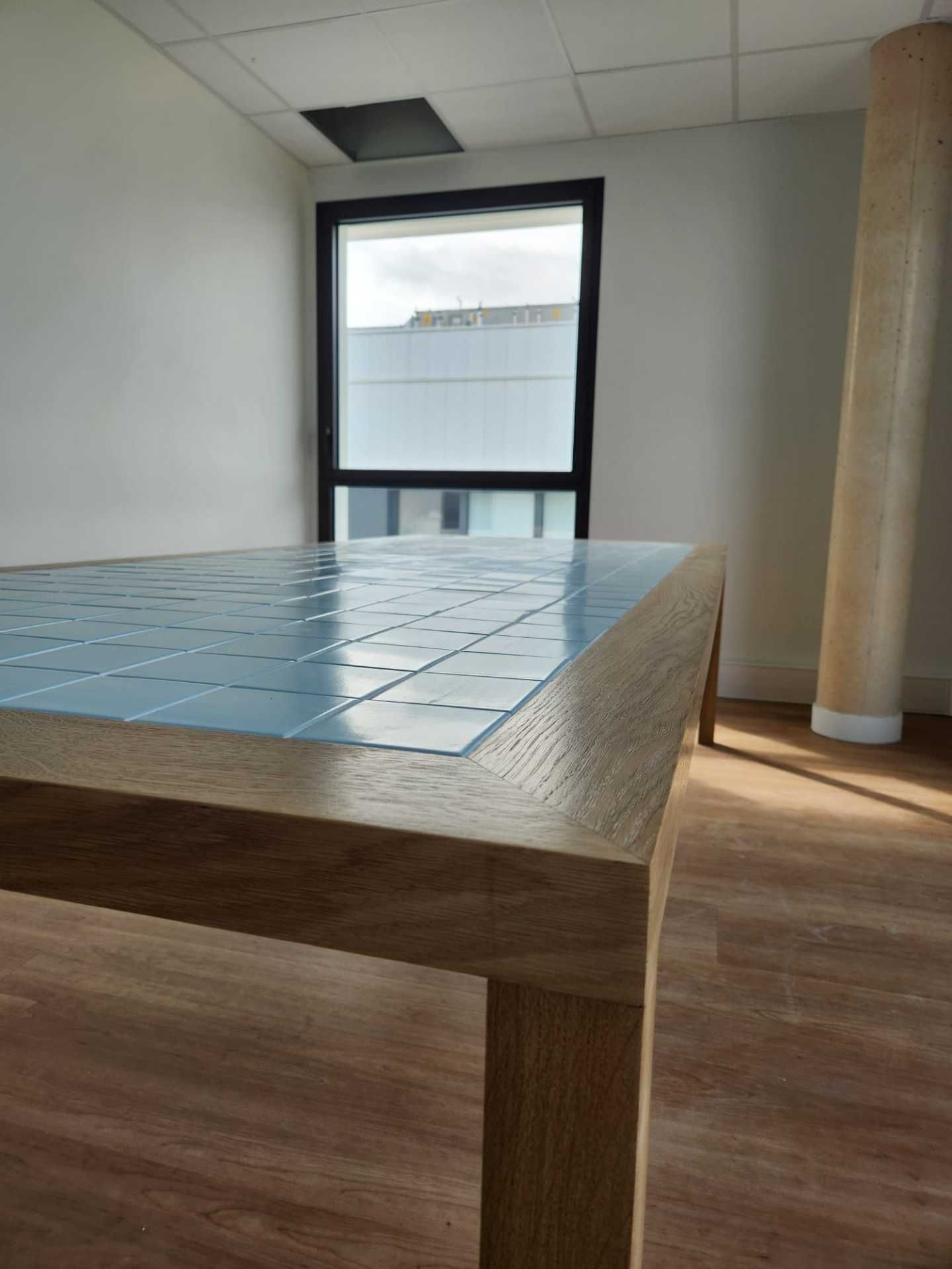 Table en mosaïque et chêne massif