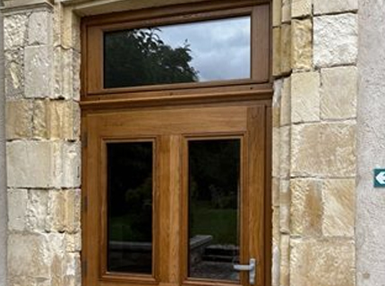 Création et installation du porte en bois massif vitrée à La Rochelle