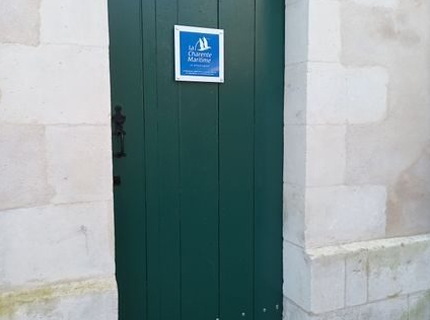 Rénovation d'une porte en bois à Aytré